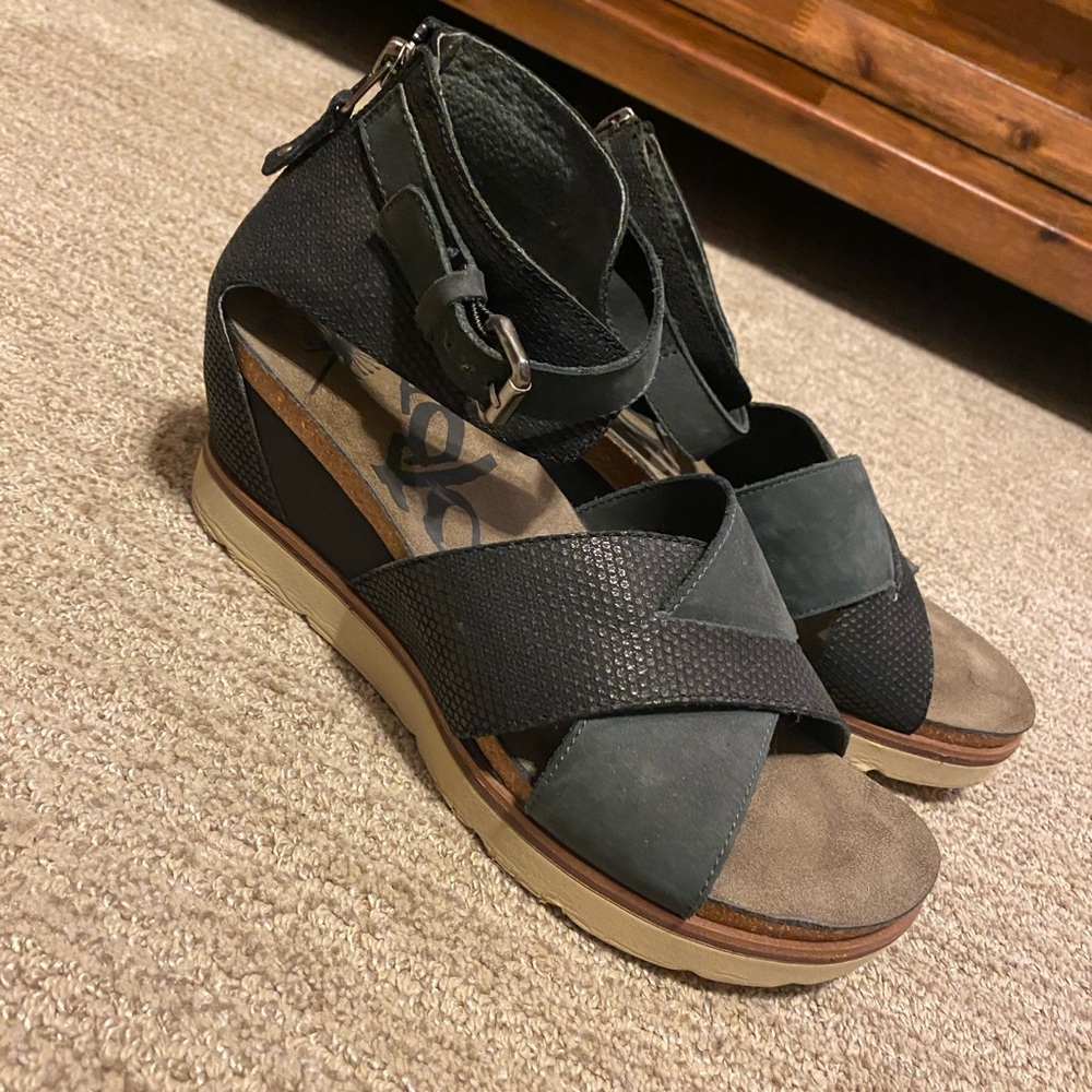 OTBT women’s sandal size 11.